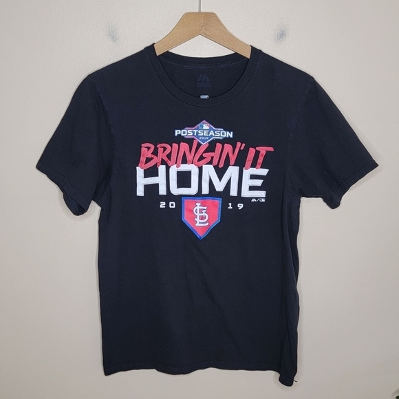 Majestic | St. Louis Cardinals Baseball Postseason 2019 Bringin' It Home Tee - Picture 1 of 4